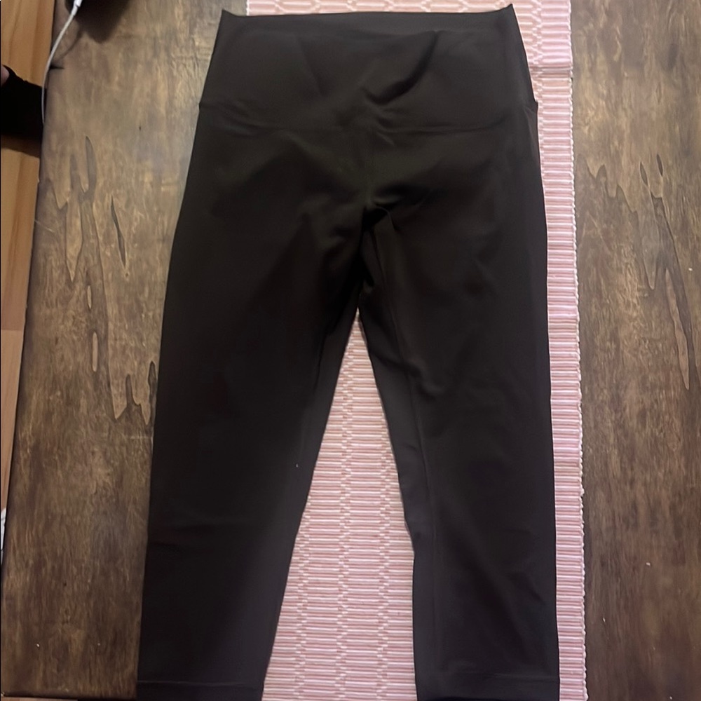 Green cropped lululemon leggings